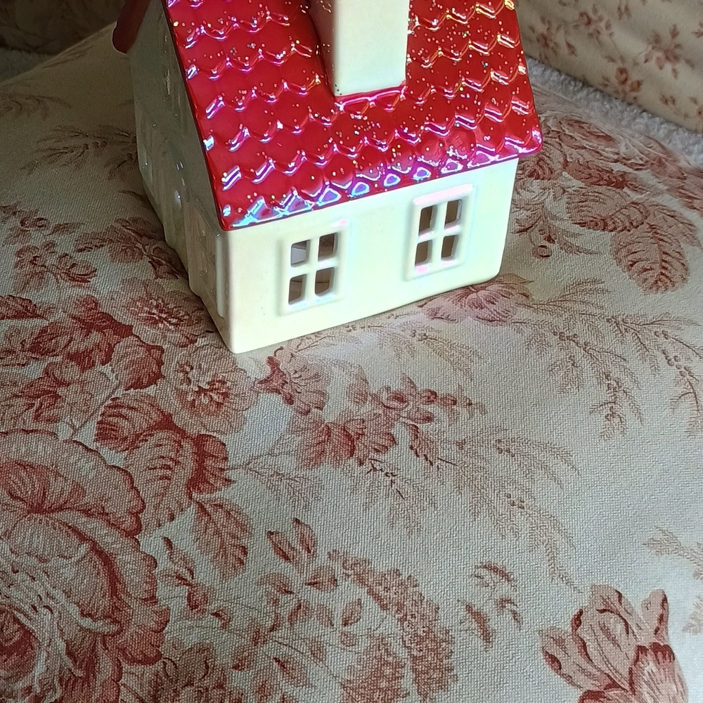 Charming Ceramic House - Picture 3 of 4